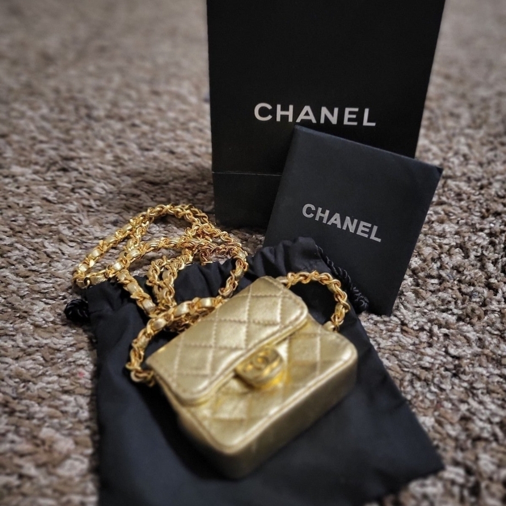 Chanel Gold Quilted Women's Bag - Picture 10 of 11